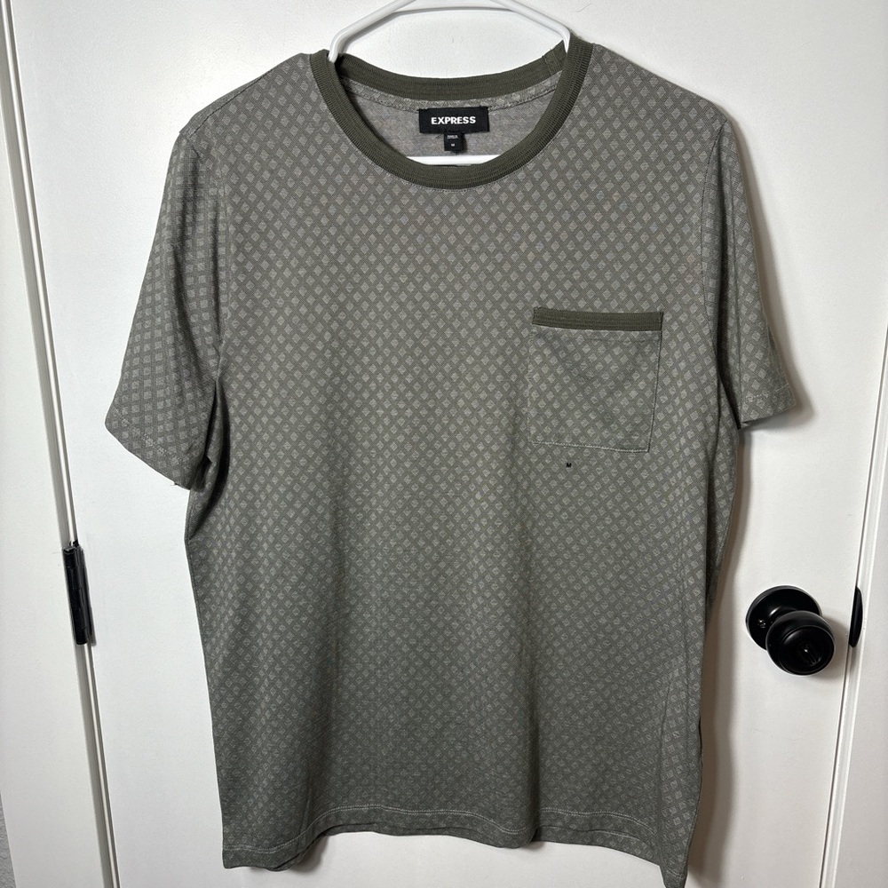 NWT Express Olive Geometric Pocket Tee Medium